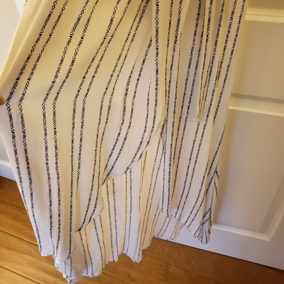 NEVER WORN White and Navy Dress - Picture 7 of 8